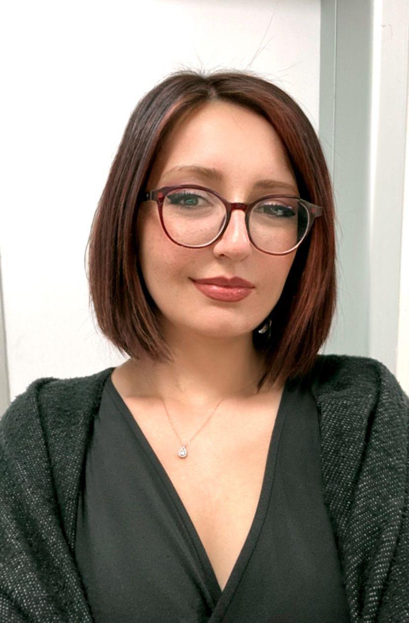 Buse Yıldırım, görsel sanatlar öğretmeni